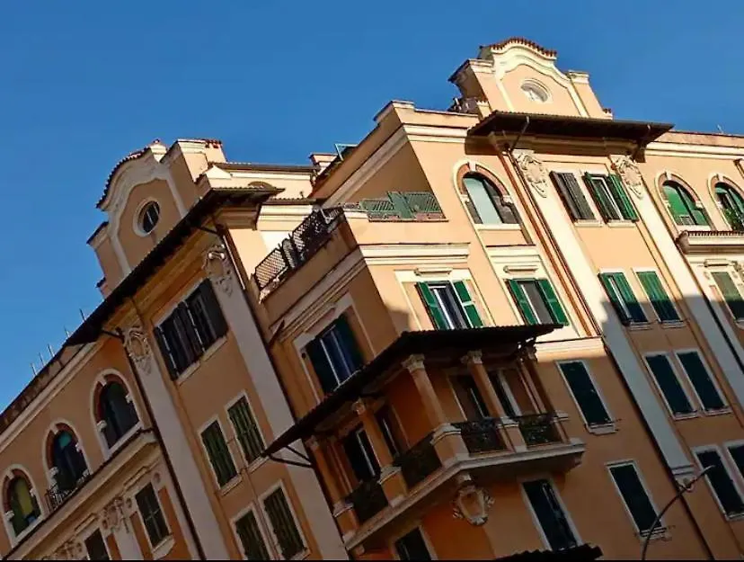 Ave Roma Suite 0*, Rome
