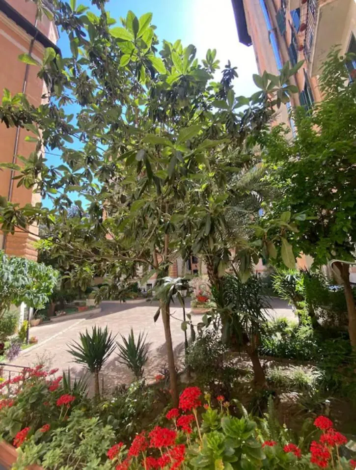 Ave Roma Suite 0*, Rome